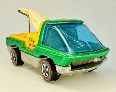 1970 BEAUTIFUL Redline Heavyweights TOW TRUCK Original Green Shiny Base! BEAUTY - Image 1 of 4