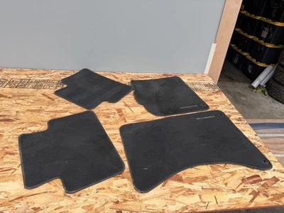 JUEGO ALFOMBRILLA ALFOMBRILLA DELANTERA TRASERA NEGRA PORSCHE MACAN 3.0 (2015-2024) OEM Foto 1 de 4