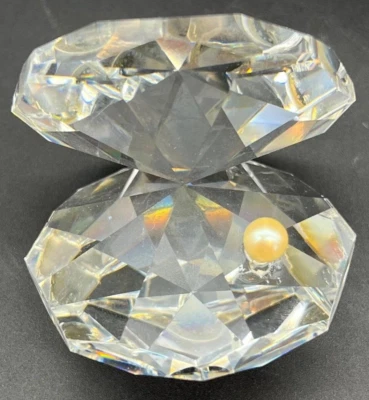 Vintage Unmarked Swarovski Crystal Oyster Clam Shell with Pearl Figurine 2x2 - Image 1 of 2