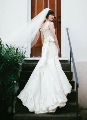 Vestido de Noiva Vera Wang Luxe Tamanho 6 Seda Marfim *POLÍTICA DE DEVOLUÇÃO* 60% de Economia - Imagem 1 de 4