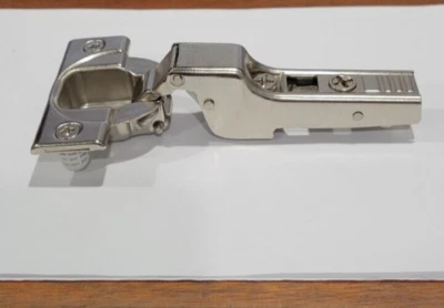 BISAGRA GABINETE BISAGRA MEDIA SUPERPOSICIÓN CLIP SUPERIOR 110 GRADOS BLUM 71T3680 VENDIDO POR CADA UNO Foto 1 de 3