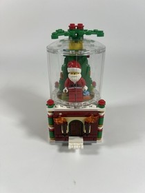LEGO 40223 Limited Edition Christmas Snowglobe - Complete