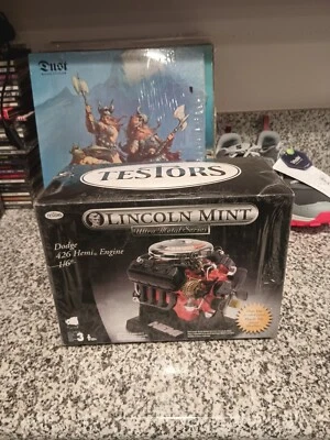 Testors 450 426 1/6th Dodge Hemi Engine Lincoln Mint Ultra Metal Series - Image 1 of 4