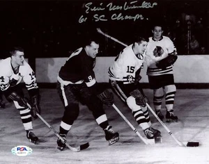 Foto firmada/inscrita de Eric Nesterenko Blackhawks 8x10 B/W PSA/ADN 153677 - Imagen 1 de 3