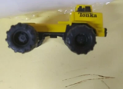 Tonka 2003 Hasbro 1:64 scale Diecast Model Tractor #B11 - Image 1 of 4
