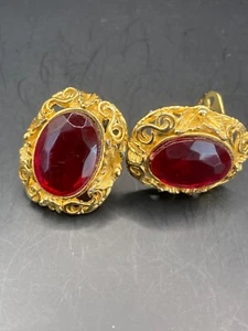 STATEMENT CLIP EARRINGS OF LARGE RED GLASS GEMS IN AN ORNATE GOLD TONE SURROUND - Picture 1 of 6