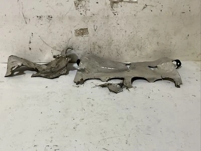 Yamaha YZF-R1-2005 Heat Shield Between Carburetor And Engine Foto 1 de 3