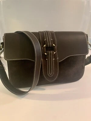 Nuevo con etiquetas Bandolera/Bolso de Hombro Amerai Cuero Gamuza 100% Líneas Sillín Mujeres Marrón Foto 1 de 4