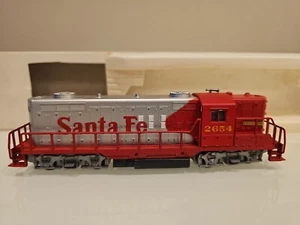 AHM HO Scale Santa Fe Powered GP18 Diesel Engine 2654 - Picture 1 of 6