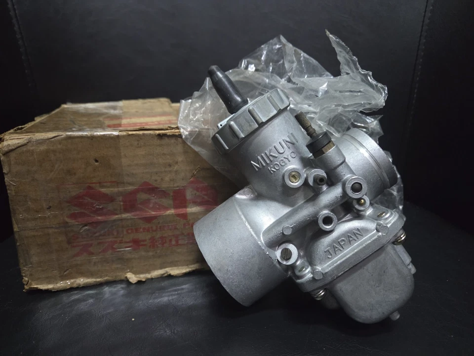 SUZUKI  RM250 RM370 CARBURETOR MIKUNI GENUINE NOS JAPAN P/N 13200-41660 / 76-77 - Image 1 of 4