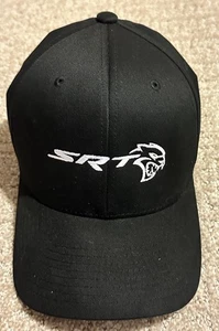 SRT Hellcat Charger Challenger Cat Logo Flexfit Mütze schwarz mit schwarzer Stickerei - Bild 1 von 5