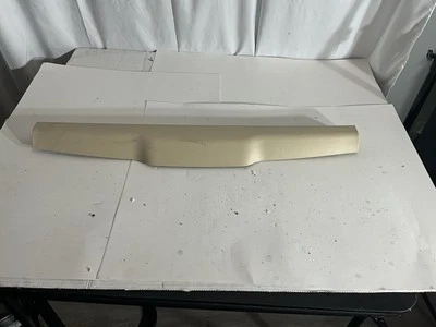 Tapicería de puerta levadiza Lexus LX 570 2017.  - 6793960130C0 Foto 1 de 4