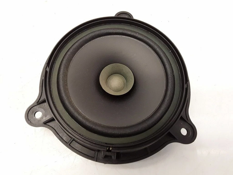 Nissan Titan 2005 5.6 rear right left door speaker 28156-7Z800 diesel 227kW - Image 1 of 4