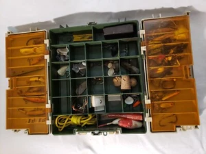 Vtg Plano 767 Green Beige Folding Fishing Tackle Box Full Lures Cork Hooks - Bild 1 von 13