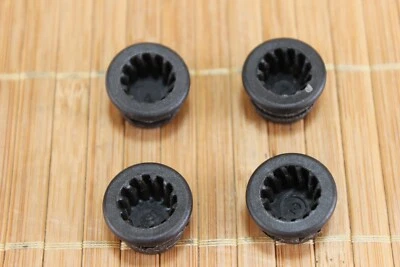 PIONEER HPM-700 VINTAGE SPEAKERS PARTS: 4 X GRID SUPPORT PLUGS. - Immagine 1 di 2