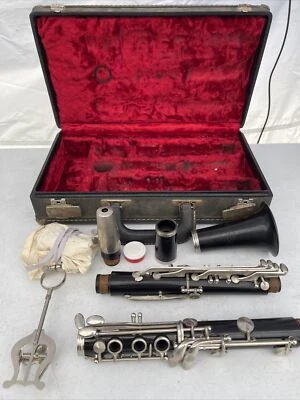 Vito - Reso-Tone 3 - Clarinet -  In Hard Case - Many Reeds - Serial number 0979C - Image 1 of 4