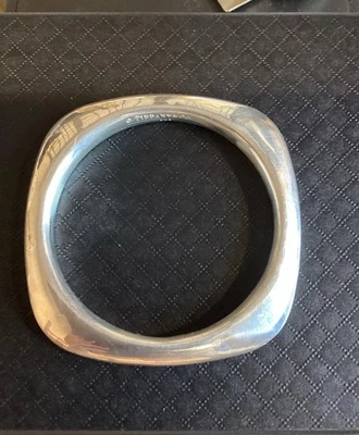 Brazalete cuadrado hinchado de plata esterlina Au Tiffany & Co. 56,7 gr Foto 1 de 4