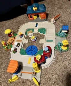 Fisher Price Little People Fun Sounds Estación de Tren 2001 Set Casi Completo LEER - Imagen 1 de 8