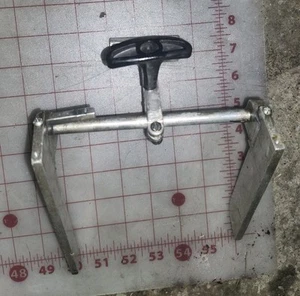 Used dual rudder for nitro rc boat - Picture 1 of 9