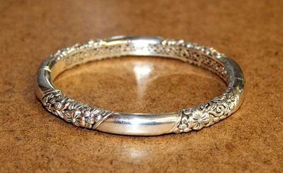 John Hardy Jai Sterling Silver Floral Design Hinged Cuff Bracelet [115WEI] - Image 1 of 4