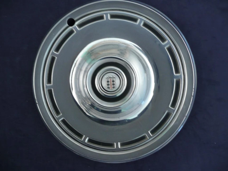 Dodge Aspen Charger 1976-1977 juego de tapacubos de 14 pulgadas DOD10 Foto 1 de 4