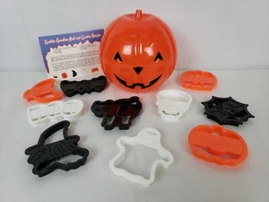 Jack-o-Lantern Halloween Kürbis mit 10 Stück gruseligen orange schwarz weiß Ausstechformen - Bild 1 von 12