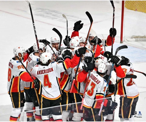Calgary Flames Unsigned 2019-20 Team Celebration Photo Cover