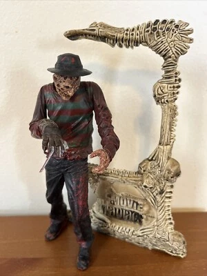 Figura McFarlane Toys Freddy Krueger Movie Maniacs Pesadilla en Elm Street Foto 1 de 4