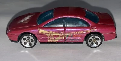 Coche coleccionable Oldsmobile Aurora 1993 vintage Torre Eiffel 1:64 diecast Foto 1 de 4