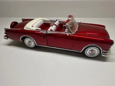 Road Signature Series 1:18 Diecast 1953 Packard Caribbean Convertible - Image 1 of 4