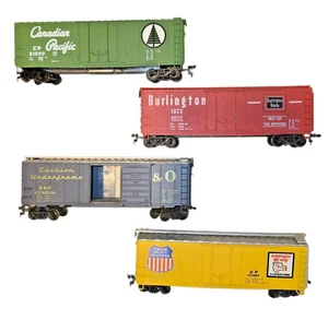 Lote de 4 autos de caja HO Con-Cor Burlington Canadian Pacific B&O Union Pacific RTR - Imagen 1 de 21