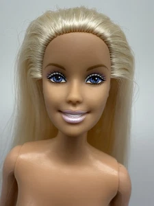 Muñeca Barbie estrella de cine Mattel 2003 falda estilo Slide N 56976 desnuda para única clase - Imagen 1 de 15