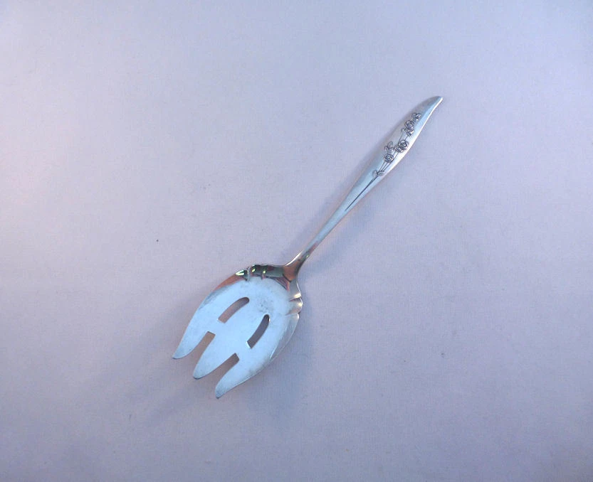 YOUNG LOVE - TENEDOR PARA SERVIR CARNE FRÍA ONEIDA ESTERLINA Foto 1 de 1