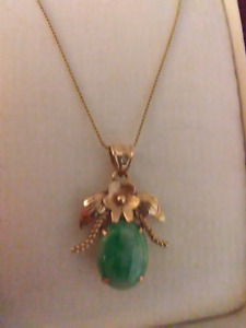 14K GOLD AND JADITE NECKLACE TYLEE AND CO.