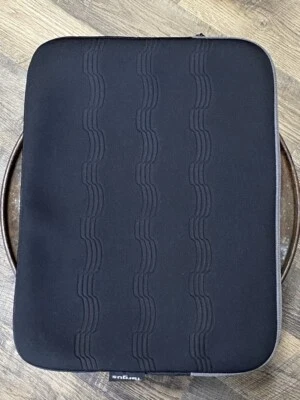 Funda protectora acolchada de viaje suave con cremallera negra para tablet portátil Targus 14,5" Foto 1 de 4
