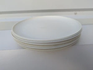 Mainstays Plastic Dinner Plates, 10.5” Round White 7Pcs - Picture 1 of 2