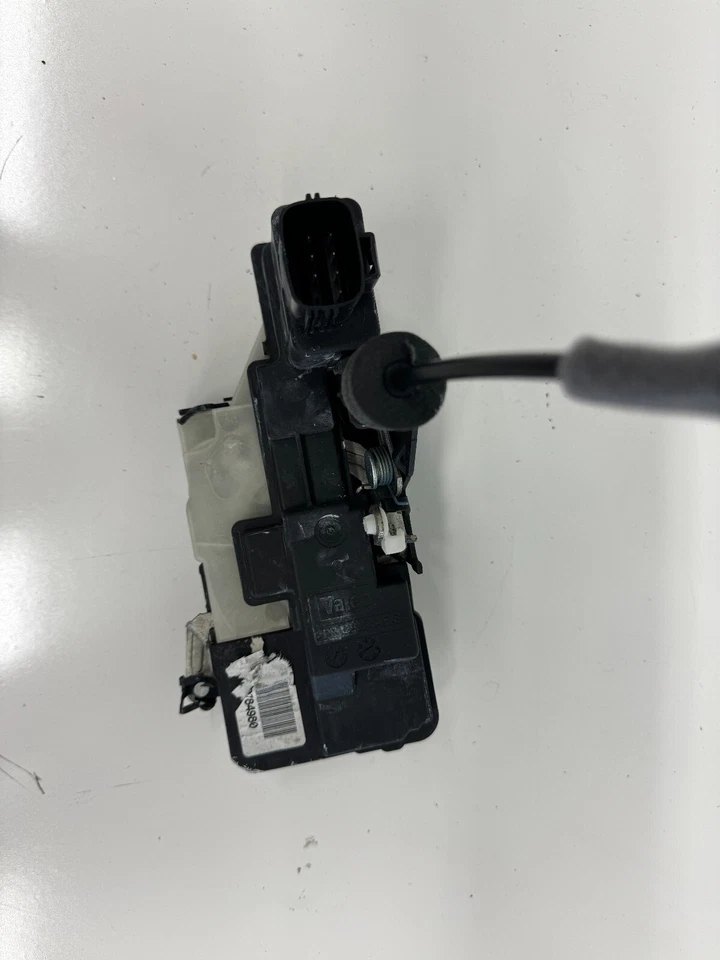 01-09 Actuador de cerradura de puerta trasera izquierda Volvo S60 V70 XC70 30699761 Foto 1 de 4