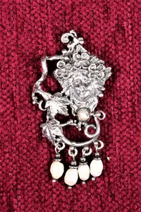 Spilla in argento. Modernista con perle. Spilla d'argento. Modernista con perle. - Foto 1 di 5