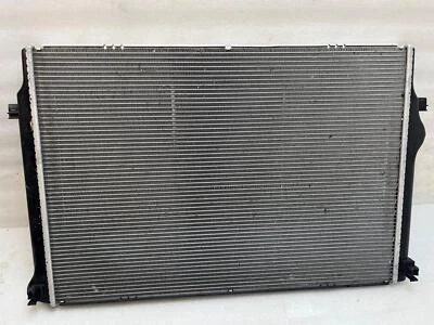 Radiador Audi TT 16 17 18 19 2,0 L TRANSMISIÓN AUTOMÁTICA 4 K MILLAS Foto 1 de 4