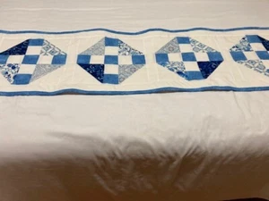Frühling, Sommer ""Blaue Platte"" Läufer 13x48 Zoll blau/weiß - Bild 1 von 5