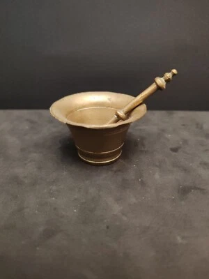 Ensemble Mortier Et pilon Ancien En Laiton - Photo 1/4