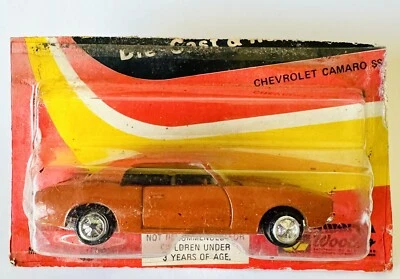 Vintage 1970 Playart Chevrolet Camaro SS Laranja Diecast Perfeito Cartão Cortado 1:64 - Imagem 1 de 4