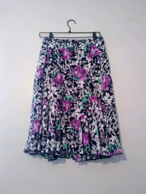 Falda Christopher & Banks S Cintura Elástica Encaje Floral Púrpura Negra Volantes Fluidos Foto 1 de 4