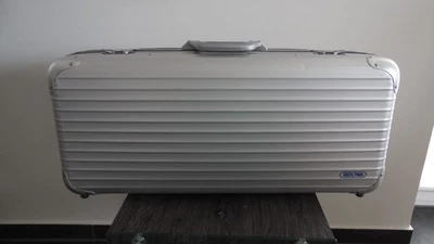 Rimowa Tennis Suitcase Silver Integral in Excellent Condition - Image 1 of 4