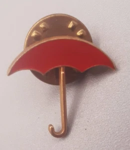 Spilla da bavero vintage compagnia assicurativa viaggiatori logo ombrello rosso cravatta - Foto 1 di 4