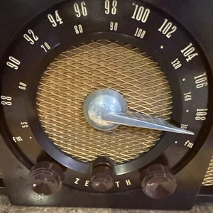 Vintage ZENITH AM- FM radio H723Z Model Works Great - Picture 1 of 13