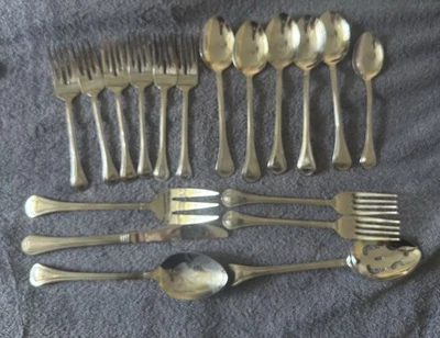 Cubiertos de acero inoxidable Gibson South Bay 18 piezas Foto 1 de 4