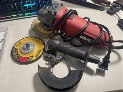 SKIL 4-1/2 pulgadas Amoladora angular de 6 amperios 9295-01 SKIL 9295-01 039725034823 Foto 1 de 3