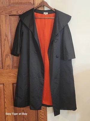 ABRIGO DE NOCHE FORMAL CUELLO CHAL ROJO NEGRO COLONIA CORONA HK británica dinastía de los años 50 l Foto 1 de 4