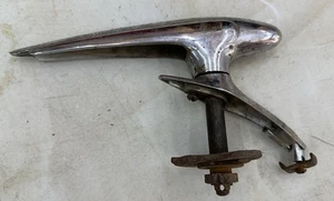 Vintage 1937 37 FORD HOOD LATCH RELEASE HANDLE & BASE Assembly Ornament Old Car - Foto 1 di 12